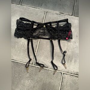 Small black sparkle garter